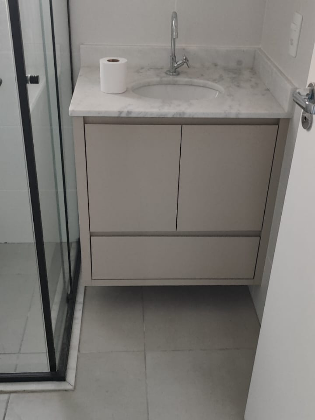 Gabinete para Banheiro – Cinza Puro